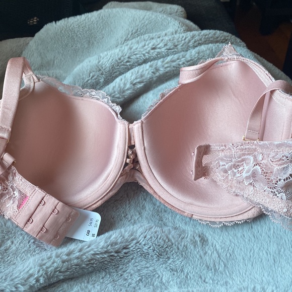 Lightly lined 34 DD NWT never worn - Picture 3 of 3